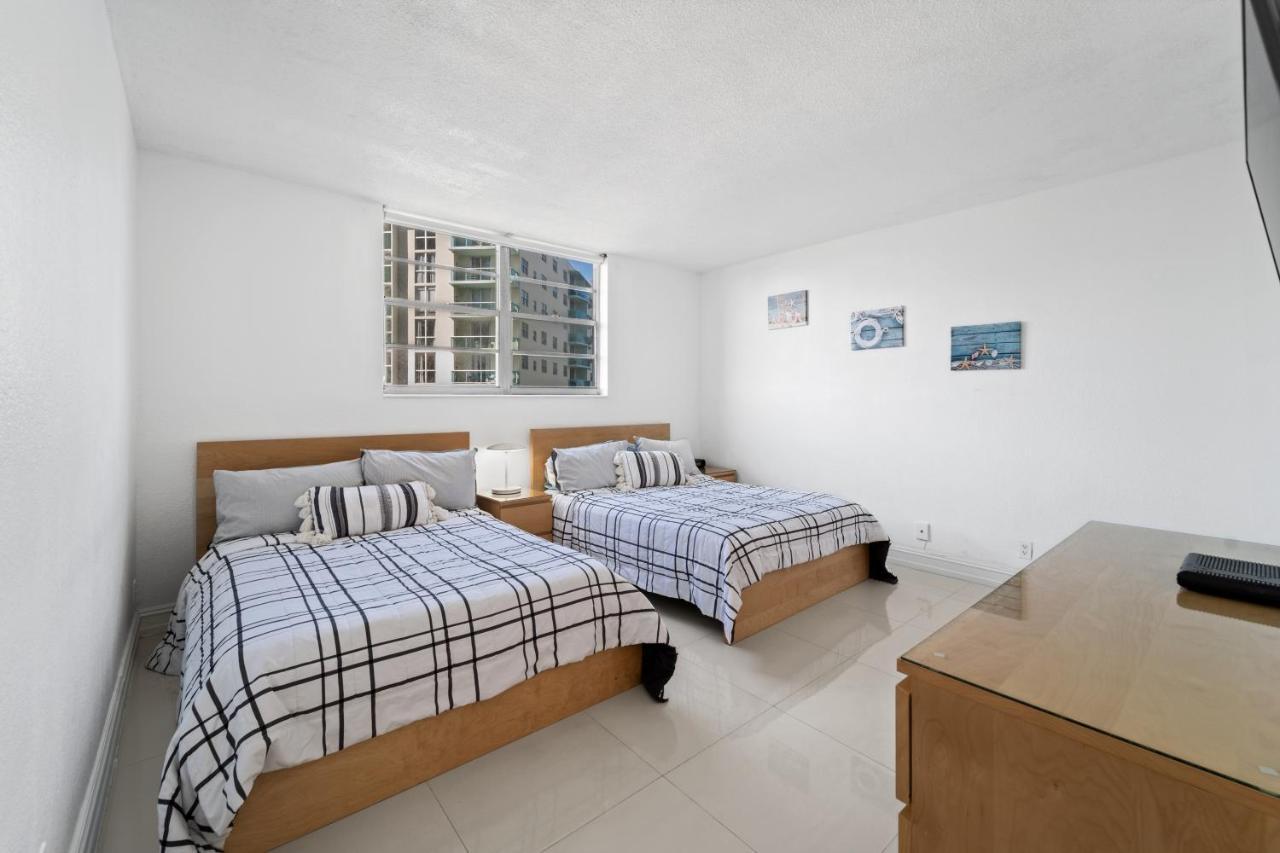 Luxury Beachfront Condo Private Beach Access, Pool & Game Room!!! هوليوود المظهر الخارجي الصورة